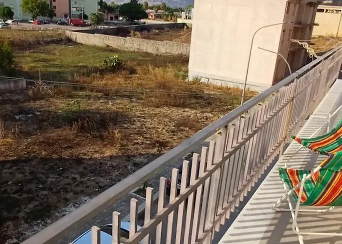 公寓 Angela Apartments 01 *